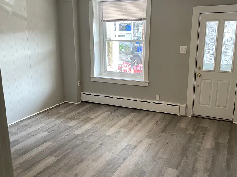 4718 Silverwood St — Photo 3