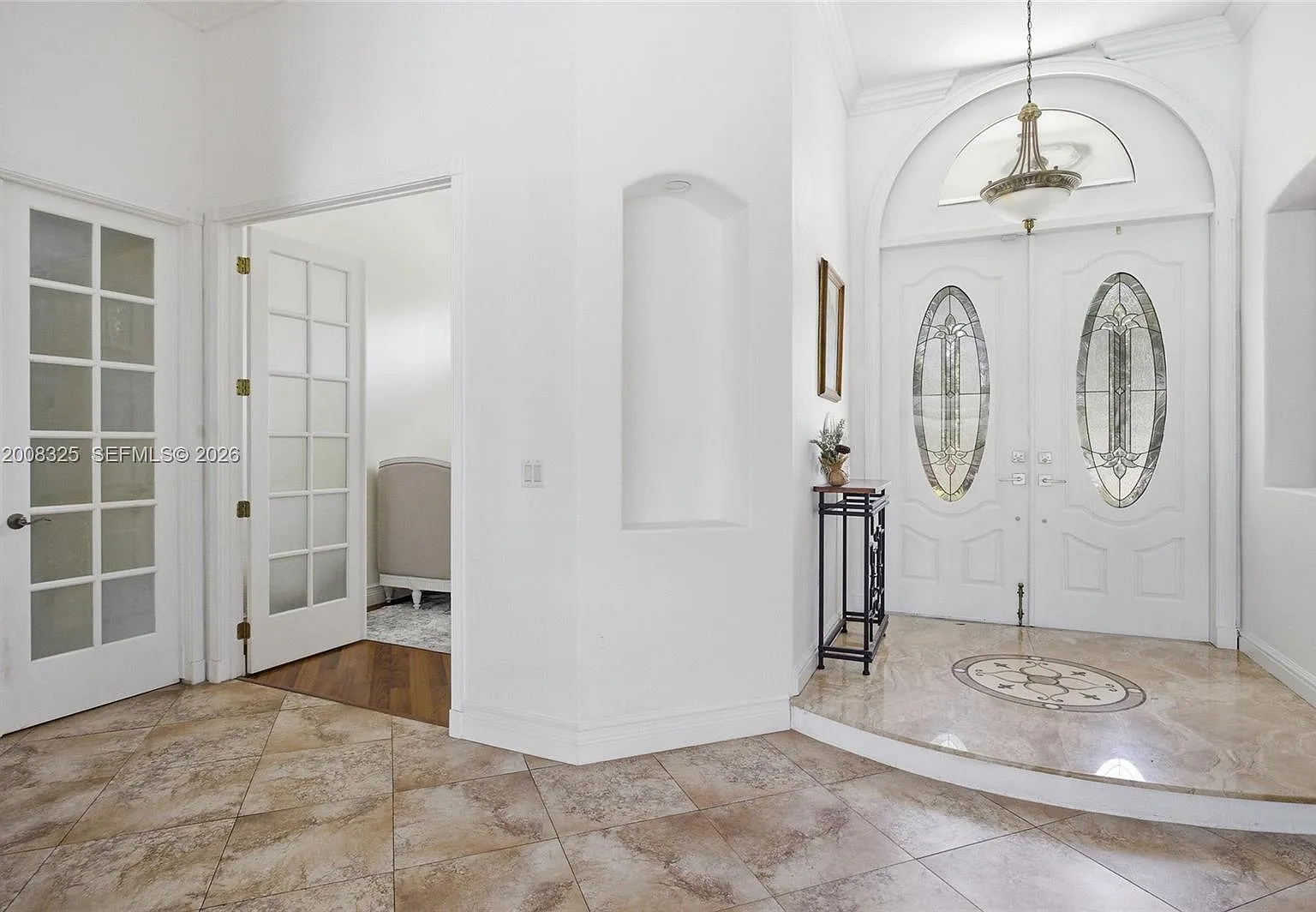 5 bed, 4651 sqft, $12,900 — Photo 4