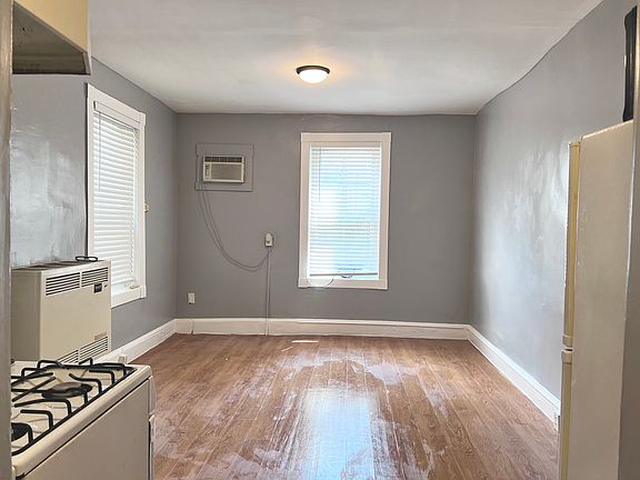 3rd image of 2228 Christian St #1R