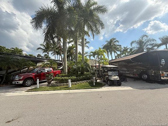 2nd image of 413 NW Chipshot Ln