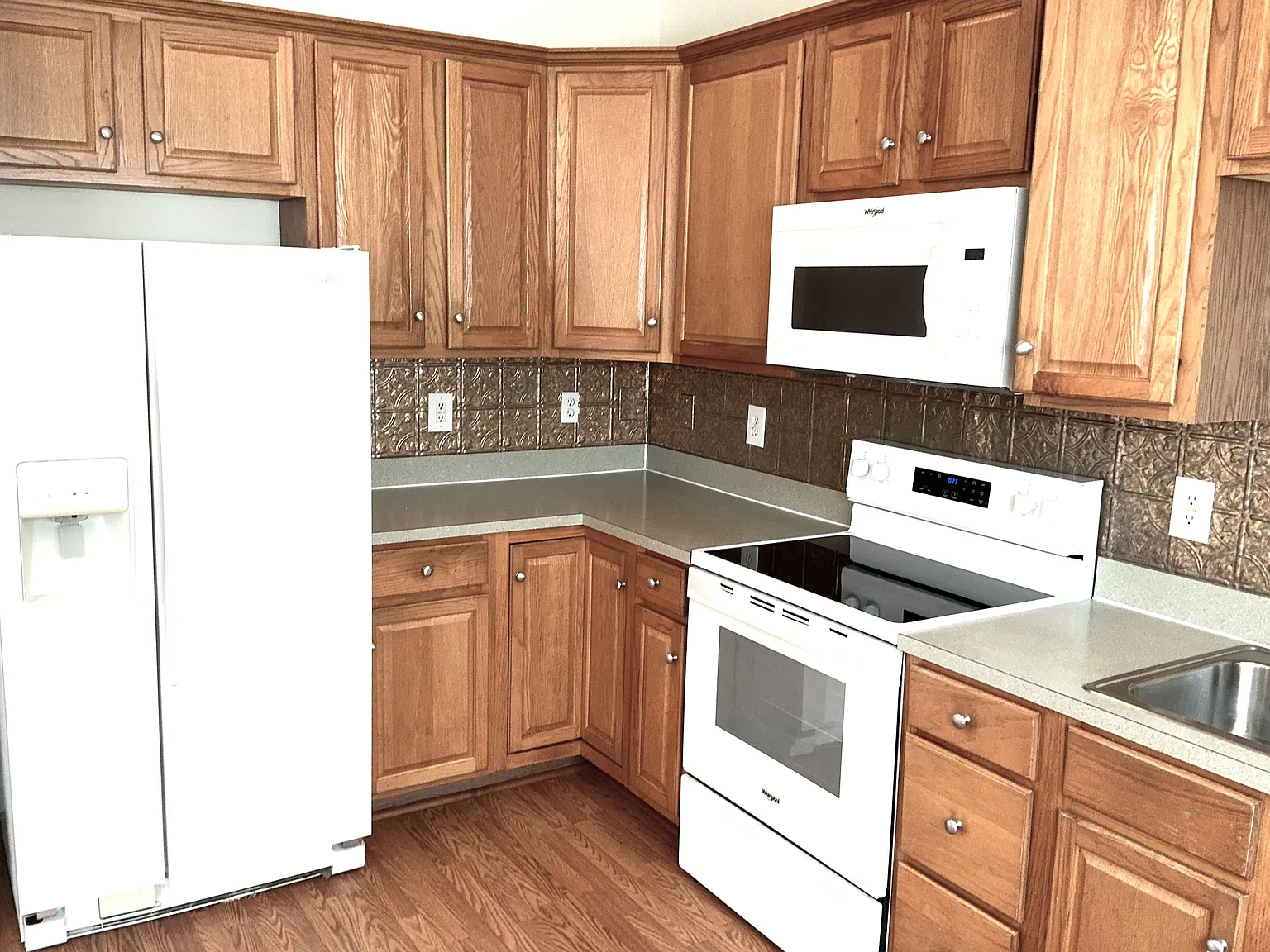 4 bed, 2.5 bath, 2295 sqft, $2,415 — Photo 2