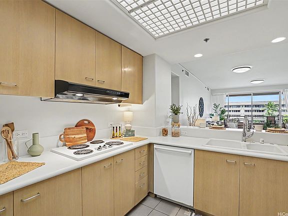 5th image of 1 Keahole Pl APT 1512