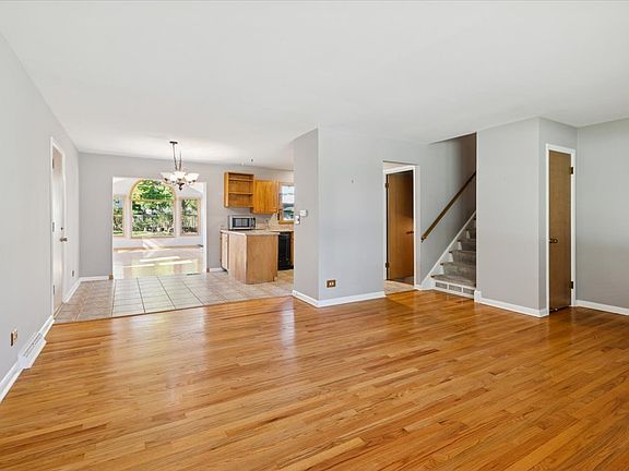 5th image of 696 N Stephen Dr