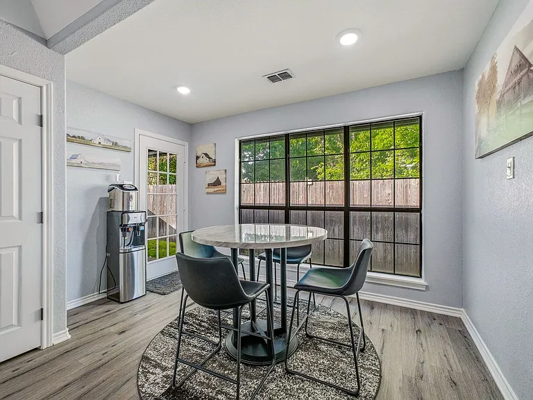 1703 Sully Ct — Photo 8