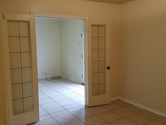 5th image of 1201 Elsa Jane St