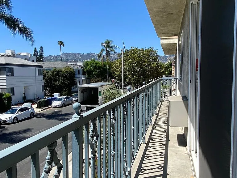 130 S. Flores St. — Photo 17