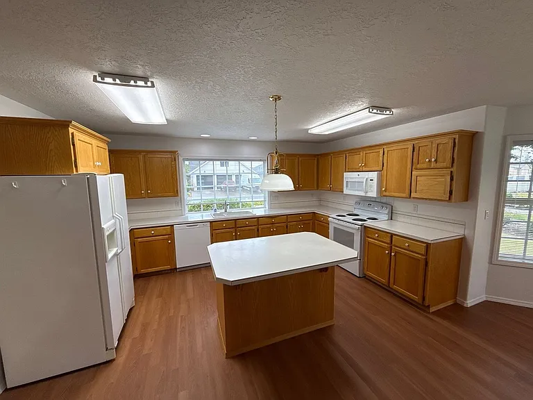 191 McLaughlin Dr — Photo 13
