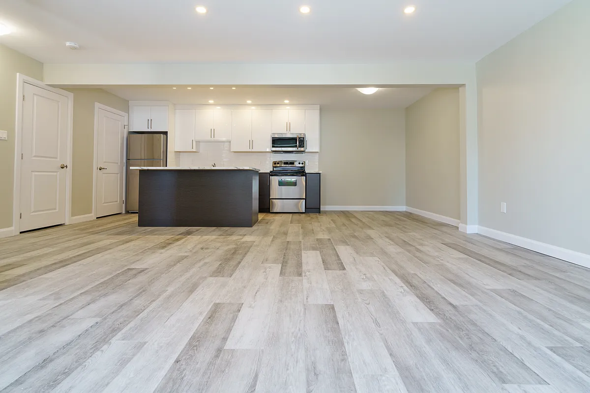 889 Chestnut Crescent — Photo 4