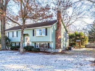 8 Riverside Dr, Mansfield, MA 02048