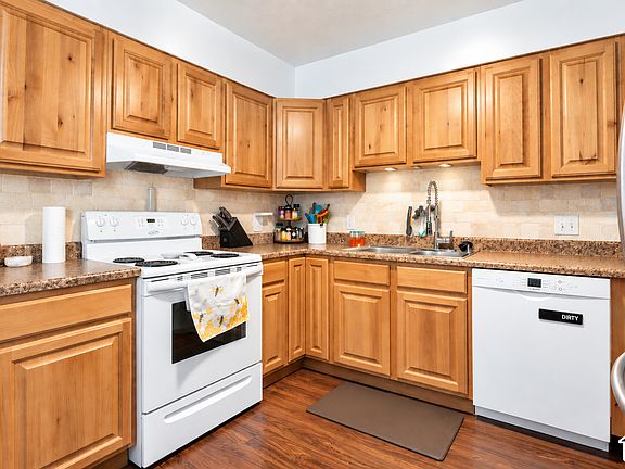 5th image of 989 Canyon Rd #13