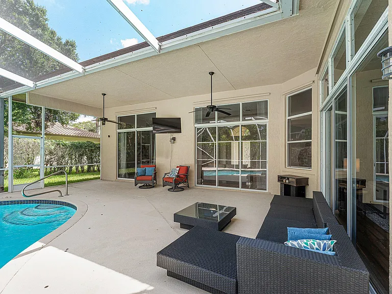 7235 NW 63rd Ter — Photo 34