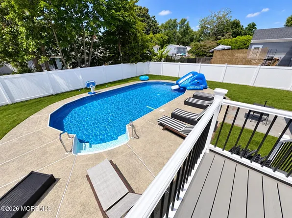 18 Branch Road, Oakhurst, NJ 07755