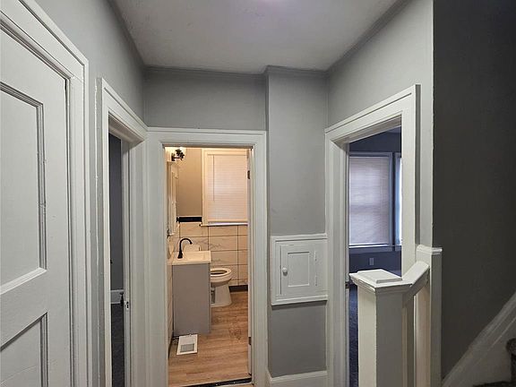 5th image of 4258 Seneca St