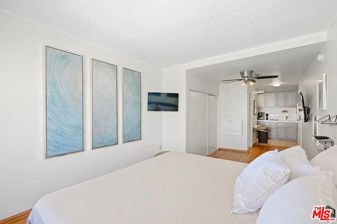Studio, 1.0 bath, 425 sqft, $1,749 — Photo 4