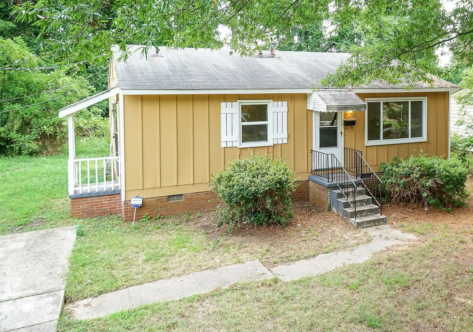Three Bedroom Home! — Photo 2