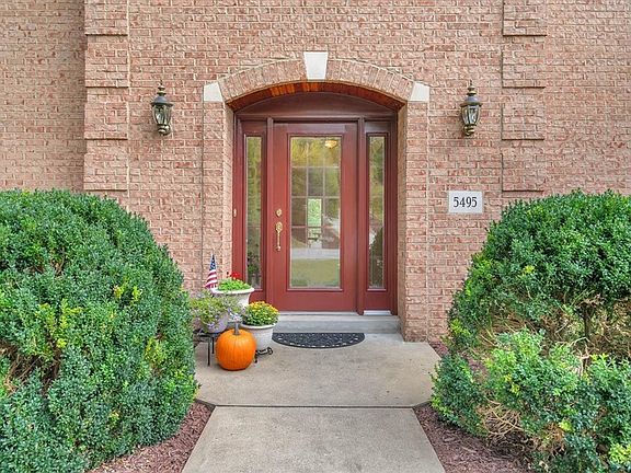 2nd image of 5495 Beverly Ct