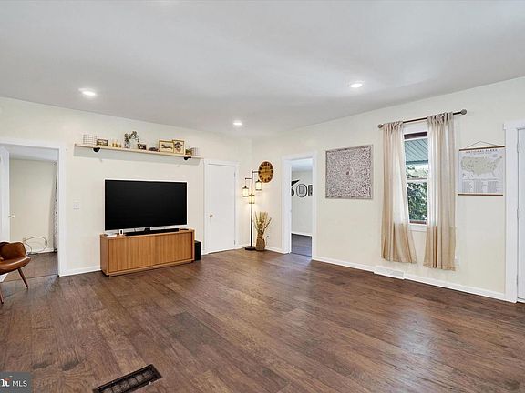 5th image of 1635 Conewago Creek Rd