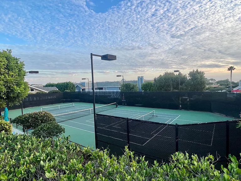 Tennis/pickleball courts