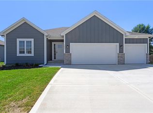 1806 Winchester Dr, Pleasant Hill, MO 64080