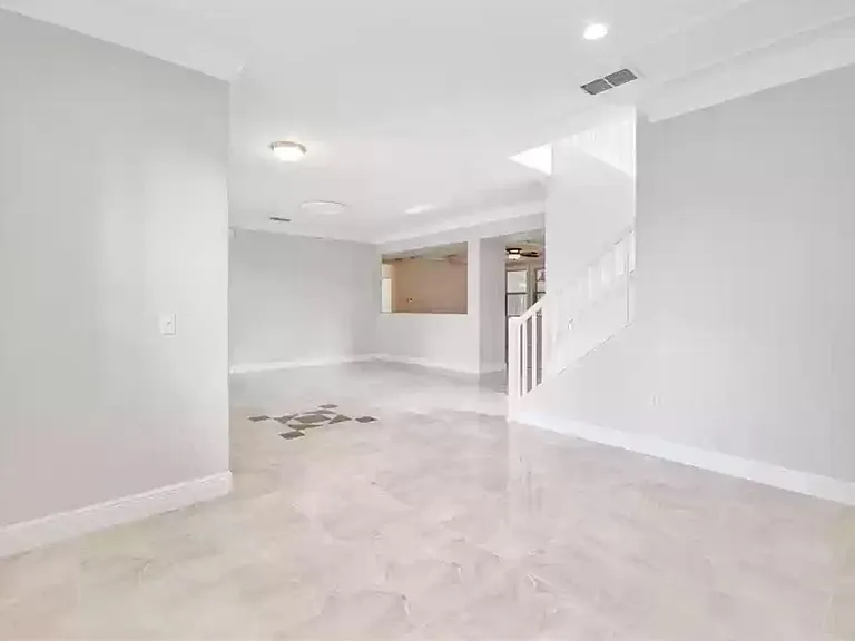 10119 Malpas Point — Photo 10