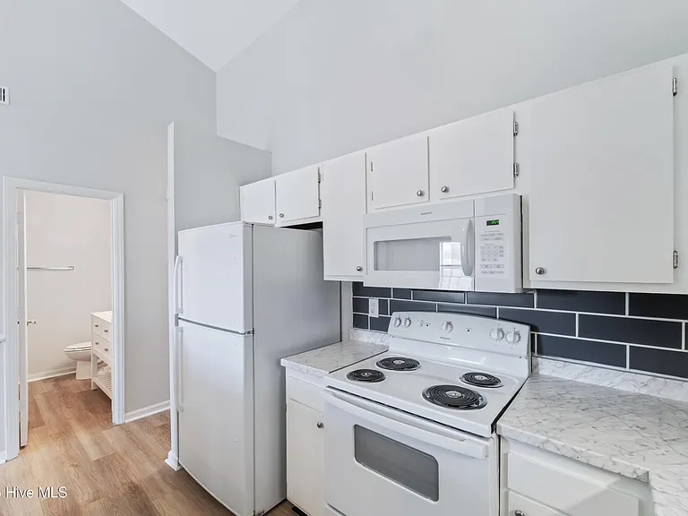 126 Witten Cir #B — Photo 9