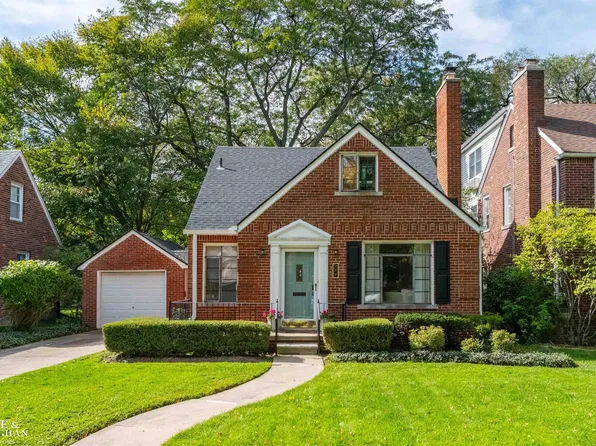 877 Fisher Rd, Grosse Pointe, MI 48230