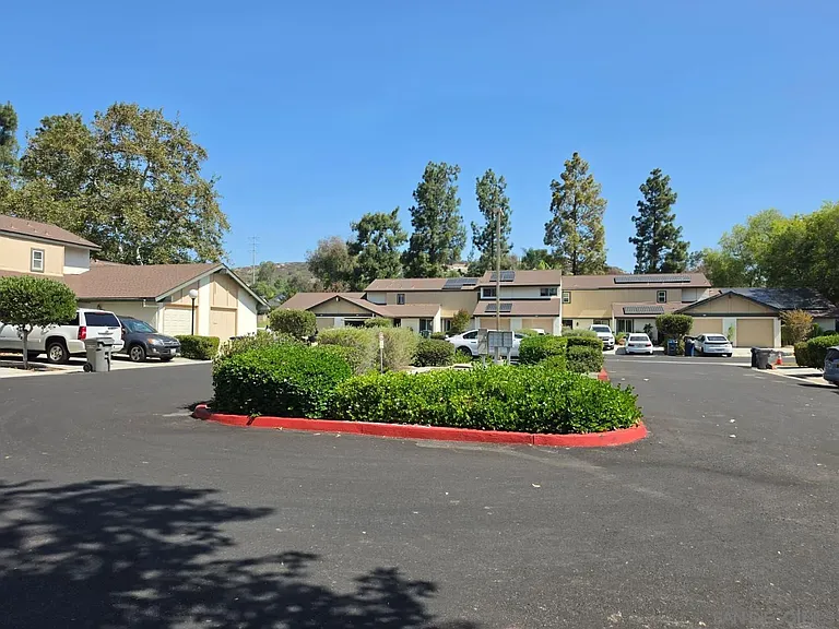 505 Smoketree Gln — Photo 3