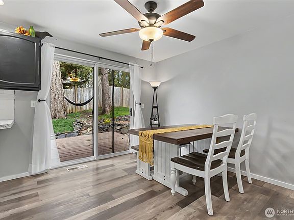 5th image of 9807 Overlook Drive NW