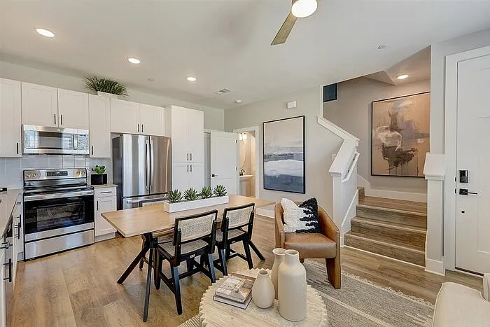 3901 Constantine Dr — Photo 5