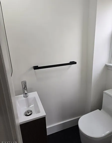 832 Dewey St — Photo 13