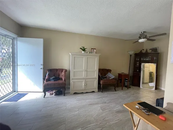101 NW 204th St APT 10, Miami Gardens, FL 33169