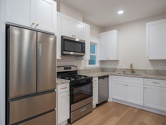 5th image of 1820 E 2nd St APT 11