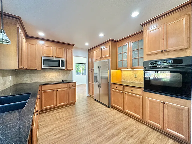 768 Rose Dr — Photo 12