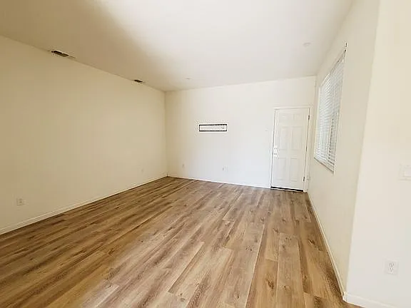 3 bed, 1602 sqft, $2,695 — Photo 4