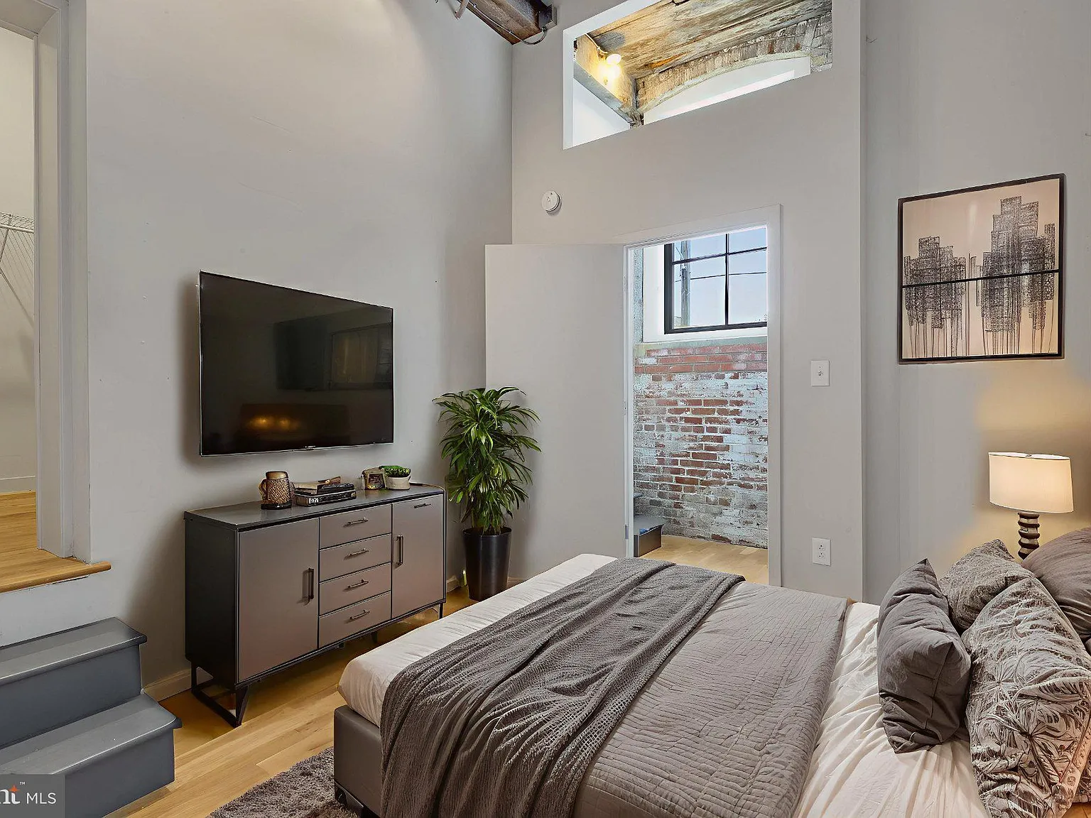 2 bed, 1.0 bath, $1,795 — Photo 2