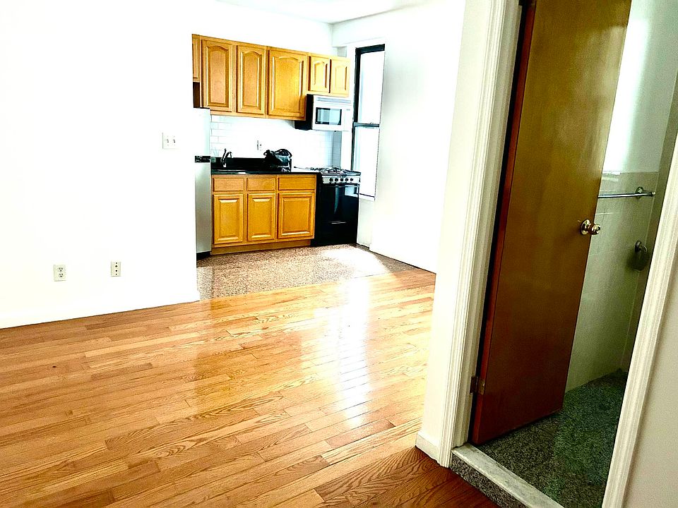 1st image of 338 E 15th St #61