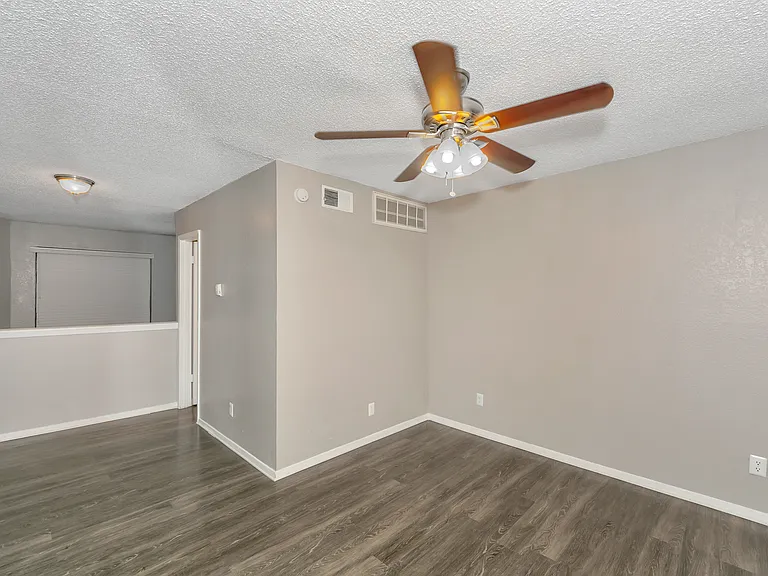 Hulen Park Place — Photo 17