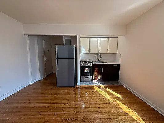 2nd image of 6161 Woodhaven Blvd APT 2D