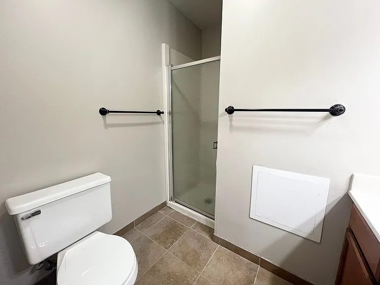 Oakridge Apartments — Photo 26