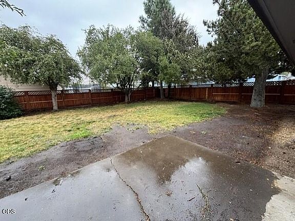 3rd image of 5911 Peck Dr