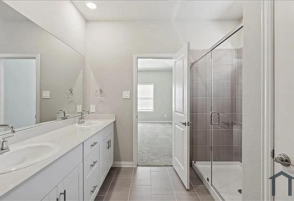 4th image of 2288 Cliff Springs Dr