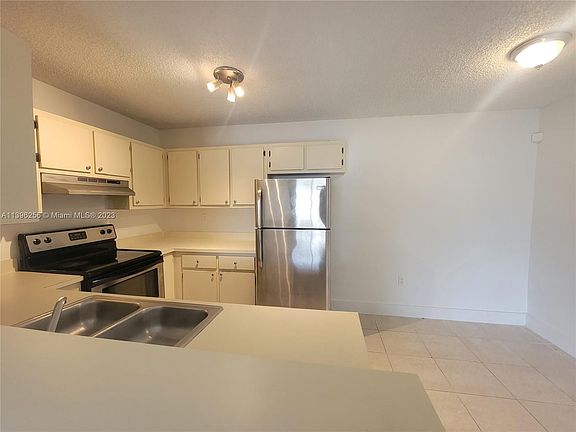 3rd image of 301 Palm Way APT 102