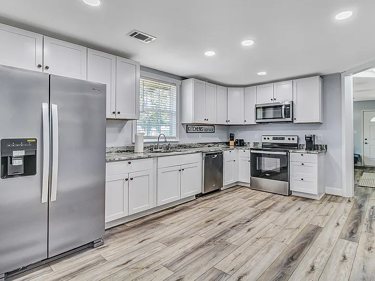 1503 E 32nd St — Photo 8