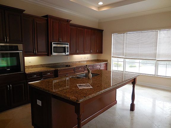 5th image of 11040 NW 78th Pl
