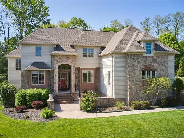 3646 Torrey Pines Dr, Fairlawn, OH 44333