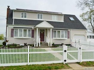 438 18th St, West Babylon, NY 11704