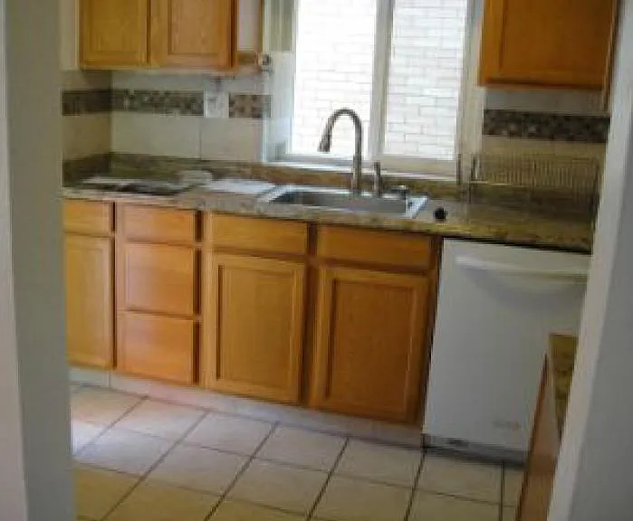 2414 N Vine St — Photo 4