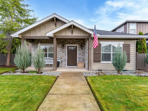 1184 Boulder Ridge St, Central Pt, OR 97502