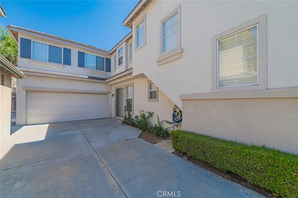 3 bed, 2.5 bath, 1956 sqft, $3,950 — Photo 4