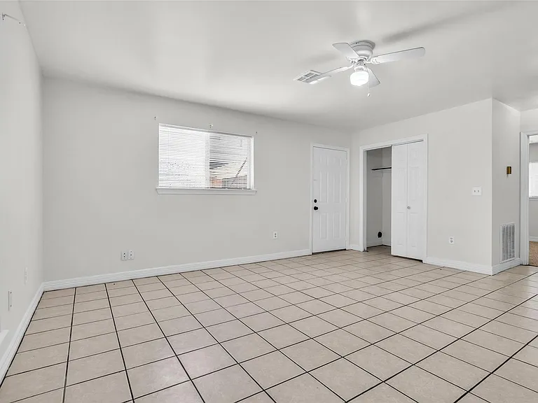 809 Brooks St — Photo 5